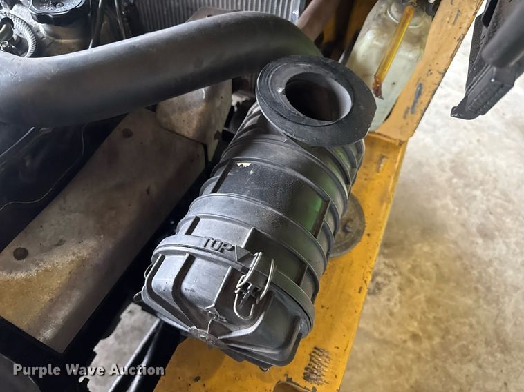 image for item DV4211 1996 Caterpillar GC30 forklift