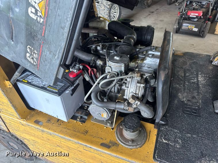 image for item DV4211 1996 Caterpillar GC30 forklift