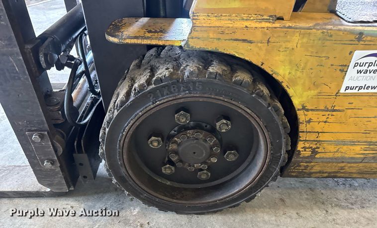 image for item DV4211 1996 Caterpillar GC30 forklift