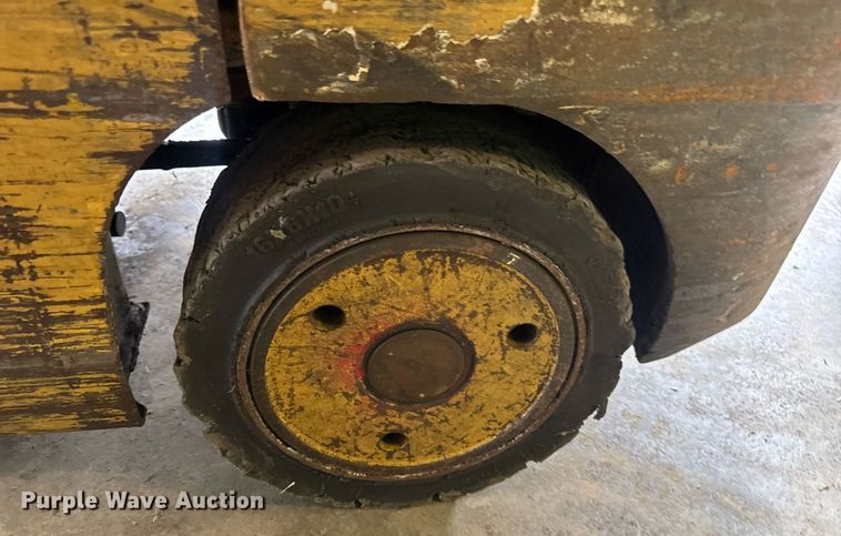 image for item DV4211 1996 Caterpillar GC30 forklift