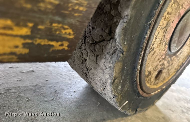 image for item DV4211 1996 Caterpillar GC30 forklift