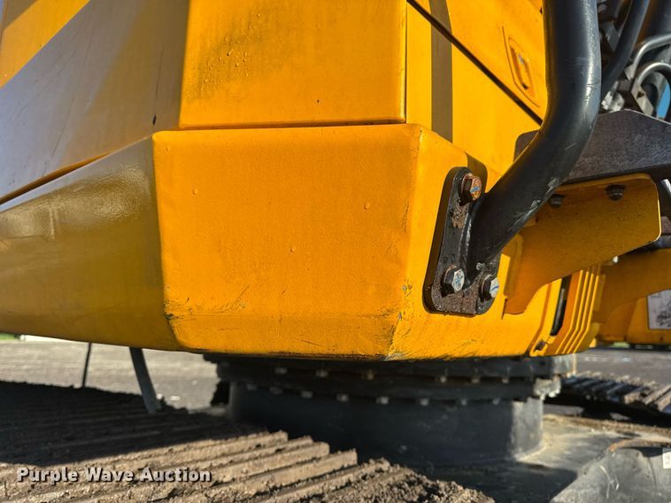 image for item DV4212 2023 JCB 220XLC excavator