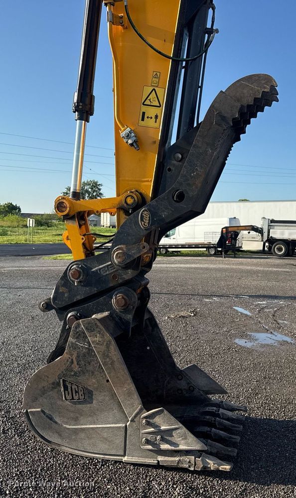 image for item DV4212 2023 JCB 220XLC excavator
