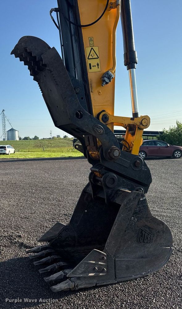 image for item DV4212 2023 JCB 220XLC excavator