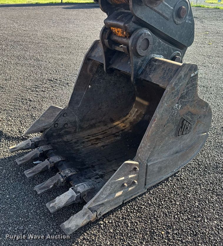 image for item DV4212 2023 JCB 220XLC excavator