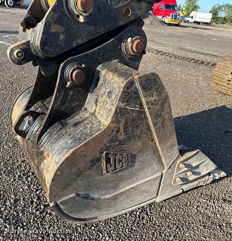 image for item DV4212 2023 JCB 220XLC excavator