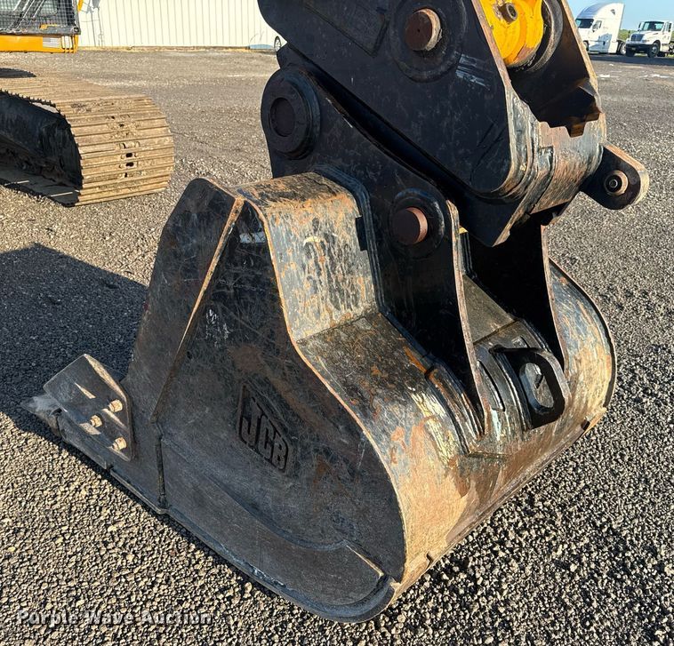 image for item DV4212 2023 JCB 220XLC excavator