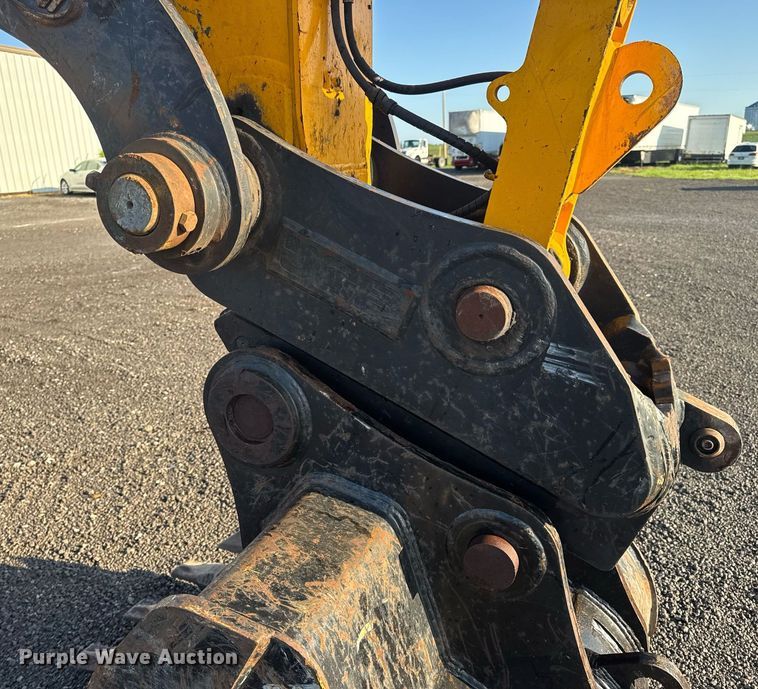 image for item DV4212 2023 JCB 220XLC excavator