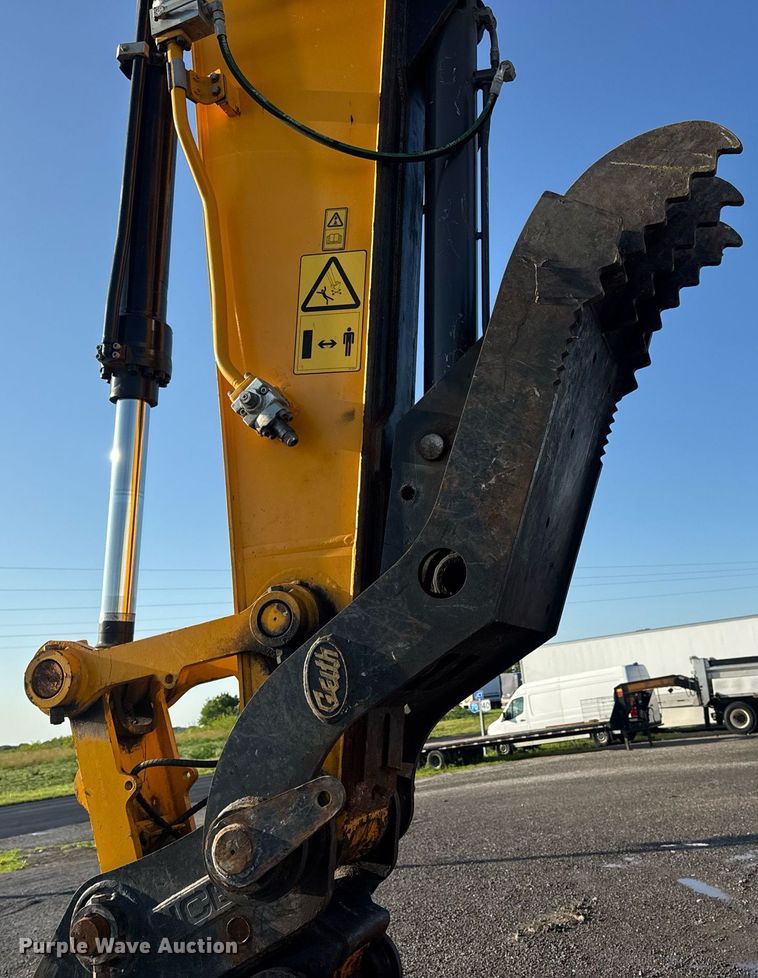 image for item DV4212 2023 JCB 220XLC excavator