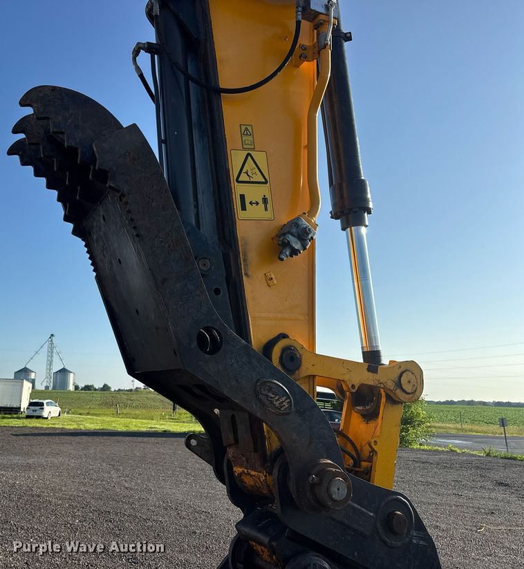 image for item DV4212 2023 JCB 220XLC excavator