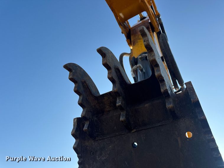 image for item DV4212 2023 JCB 220XLC excavator