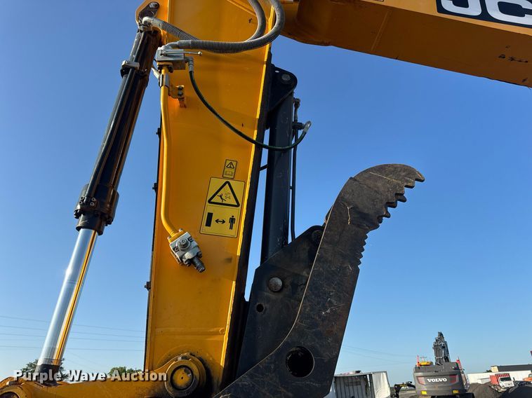 image for item DV4212 2023 JCB 220XLC excavator