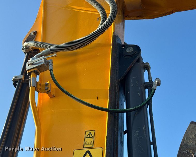 image for item DV4212 2023 JCB 220XLC excavator