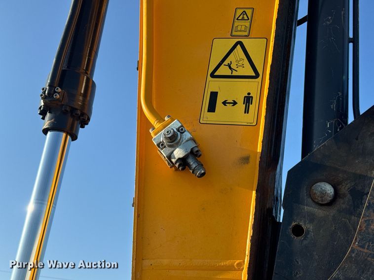 image for item DV4212 2023 JCB 220XLC excavator