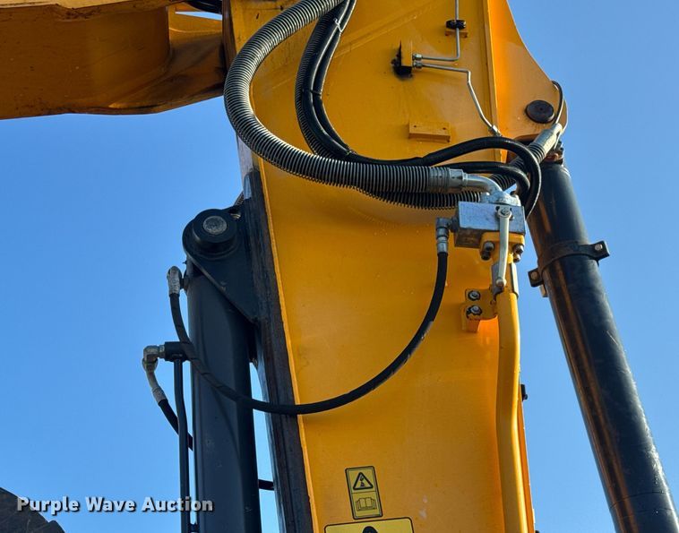 image for item DV4212 2023 JCB 220XLC excavator