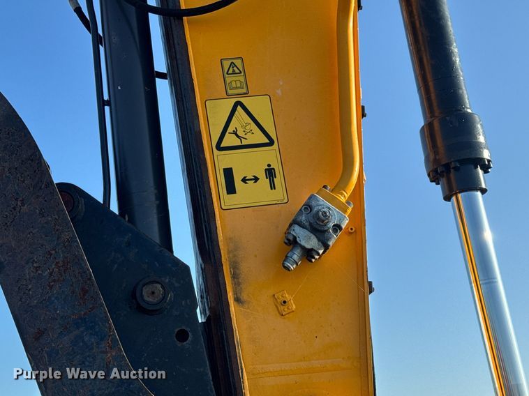 image for item DV4212 2023 JCB 220XLC excavator