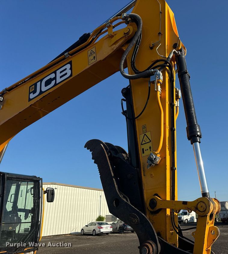 image for item DV4212 2023 JCB 220XLC excavator