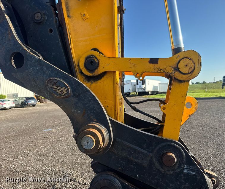 image for item DV4212 2023 JCB 220XLC excavator