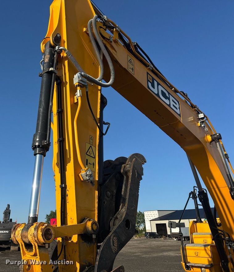image for item DV4212 2023 JCB 220XLC excavator