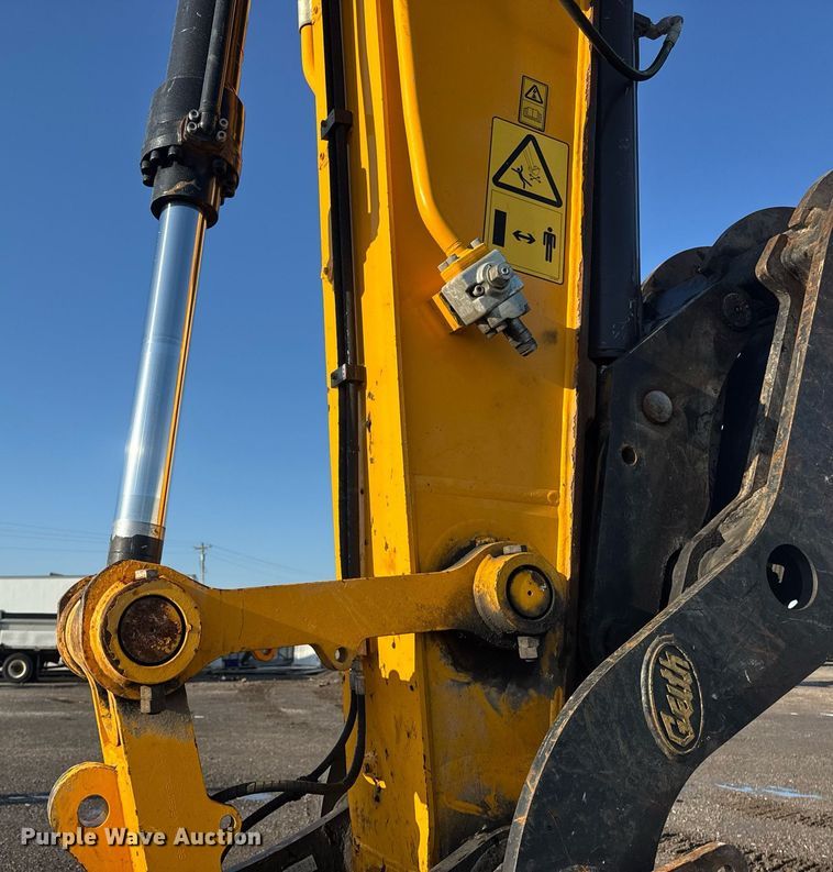 image for item DV4212 2023 JCB 220XLC excavator