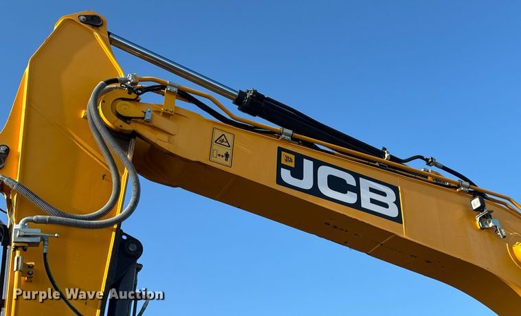 image for item DV4212 2023 JCB 220XLC excavator