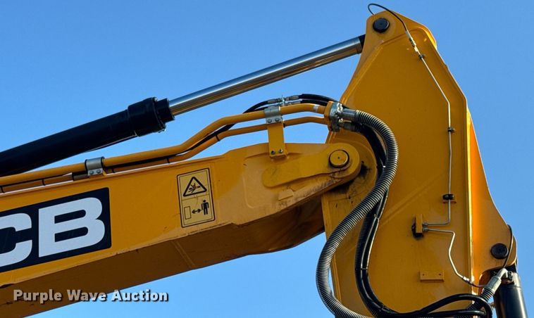 image for item DV4212 2023 JCB 220XLC excavator