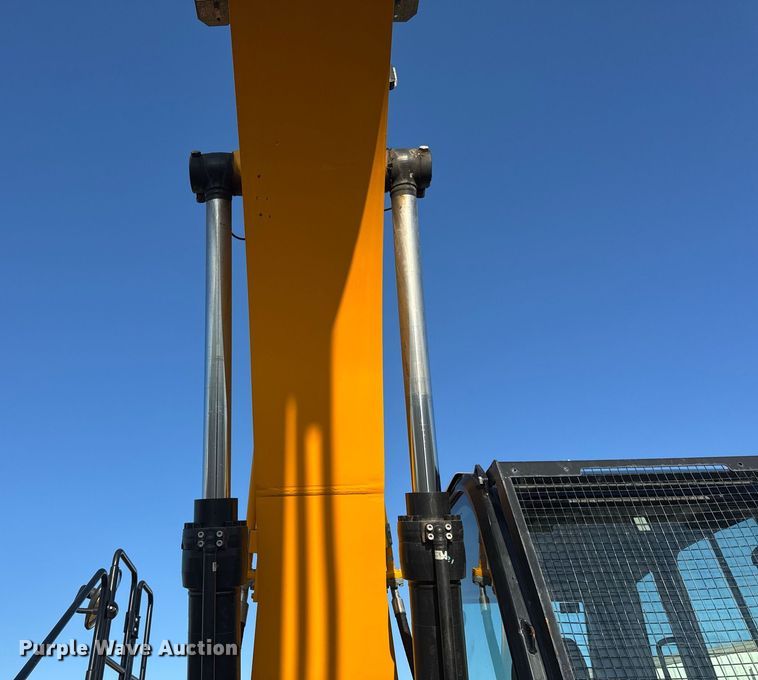 image for item DV4212 2023 JCB 220XLC excavator