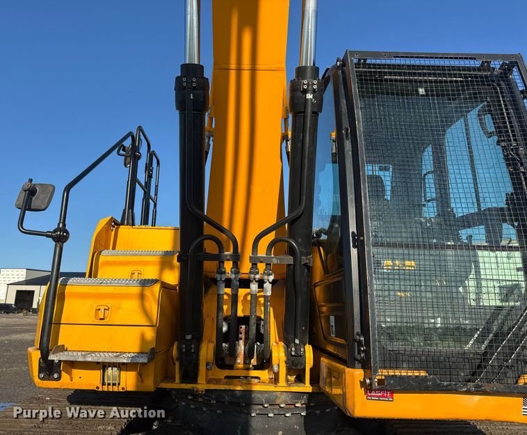 image for item DV4212 2023 JCB 220XLC excavator