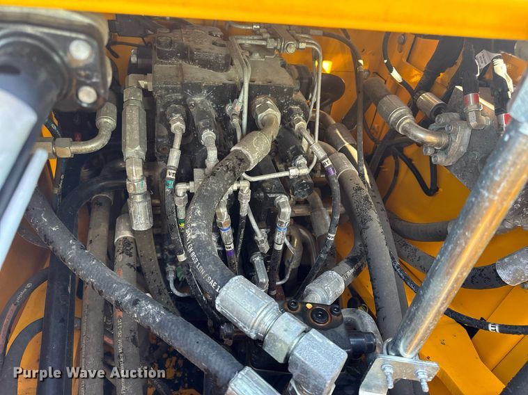 image for item DV4212 2023 JCB 220XLC excavator