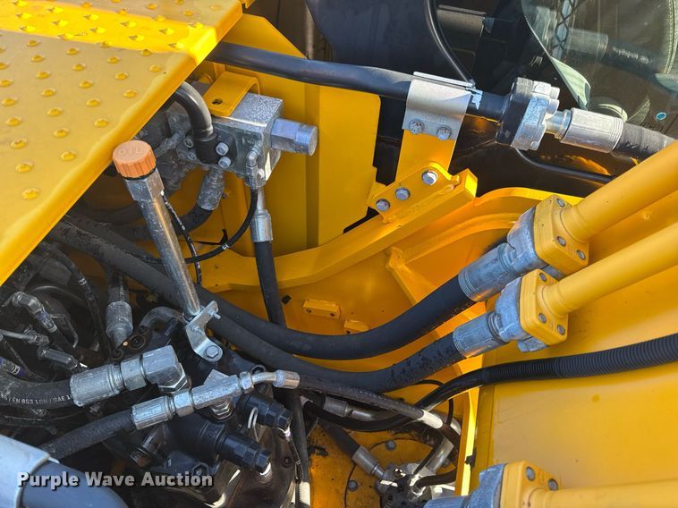 image for item DV4212 2023 JCB 220XLC excavator