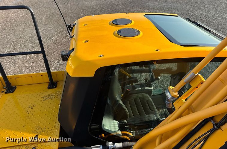 image for item DV4212 2023 JCB 220XLC excavator