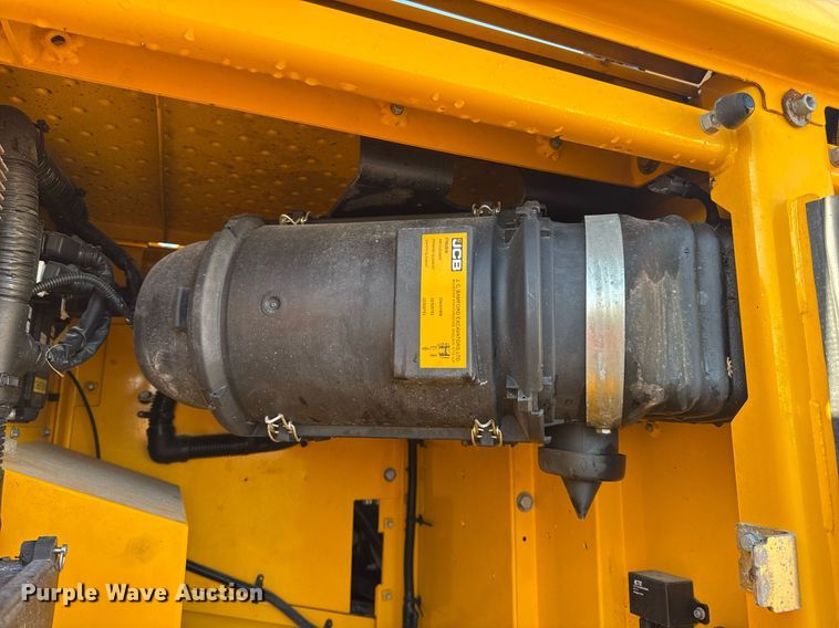 image for item DV4212 2023 JCB 220XLC excavator