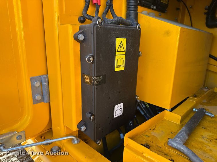 image for item DV4212 2023 JCB 220XLC excavator