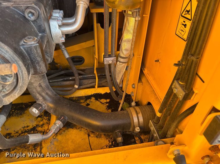 image for item DV4212 2023 JCB 220XLC excavator