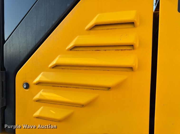 image for item DV4212 2023 JCB 220XLC excavator