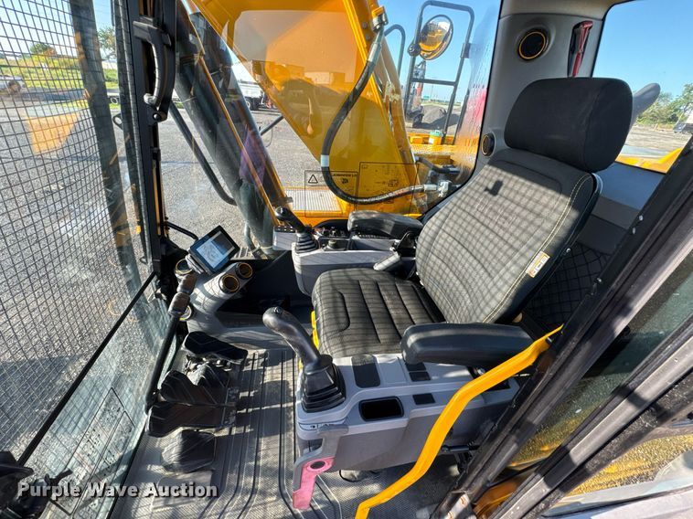 image for item DV4212 2023 JCB 220XLC excavator