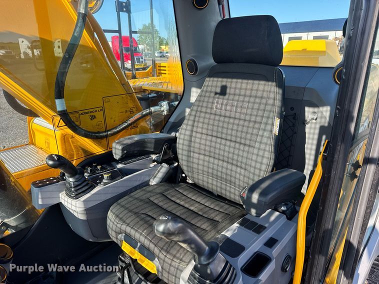 image for item DV4212 2023 JCB 220XLC excavator