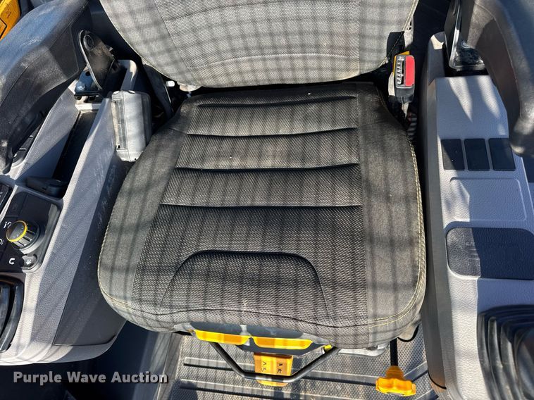 image for item DV4212 2023 JCB 220XLC excavator