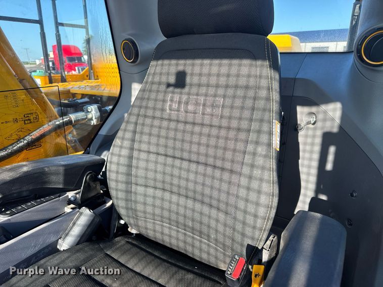 image for item DV4212 2023 JCB 220XLC excavator