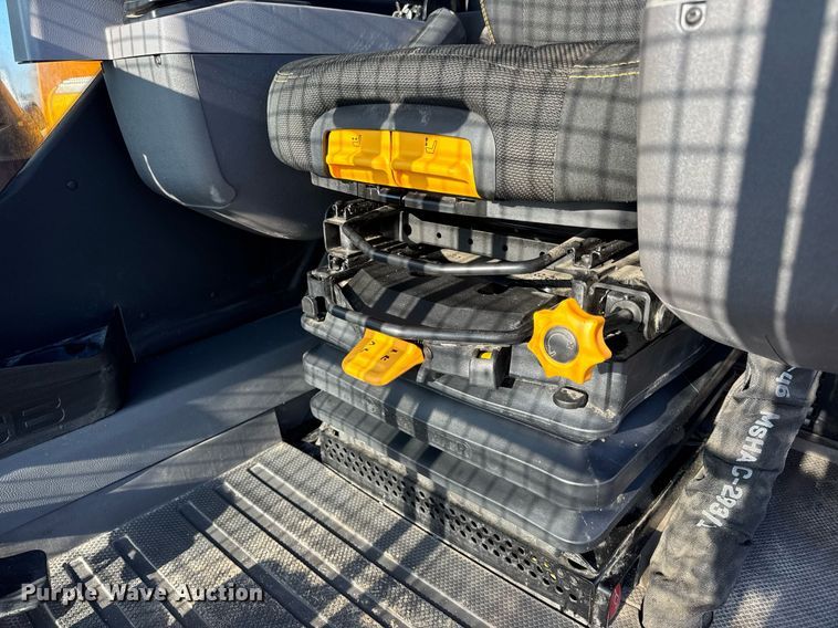 image for item DV4212 2023 JCB 220XLC excavator