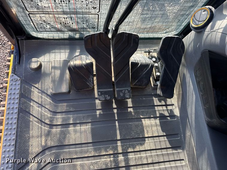 image for item DV4212 2023 JCB 220XLC excavator