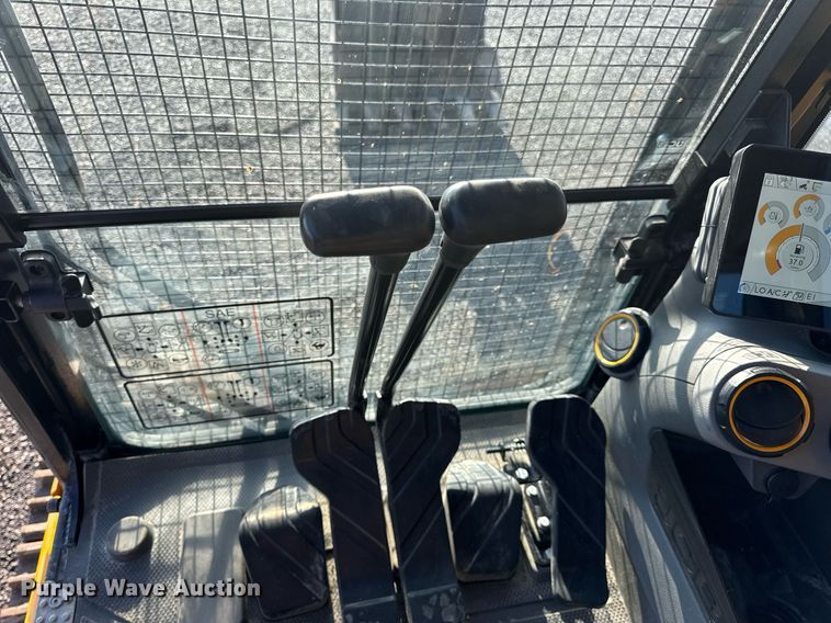 image for item DV4212 2023 JCB 220XLC excavator