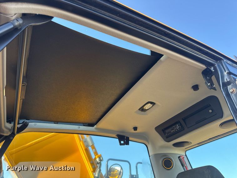 image for item DV4212 2023 JCB 220XLC excavator