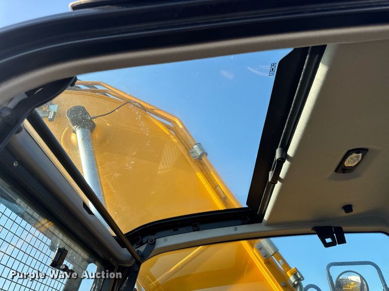 image for item DV4212 2023 JCB 220XLC excavator