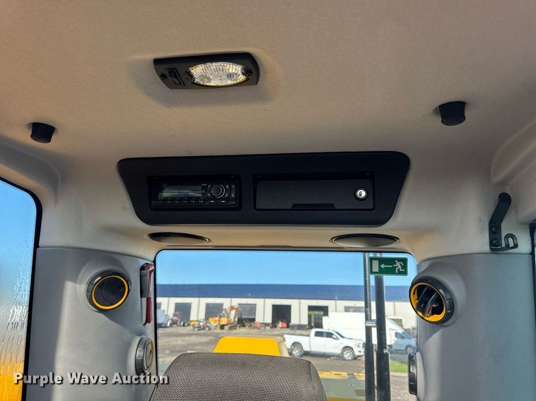 image for item DV4212 2023 JCB 220XLC excavator