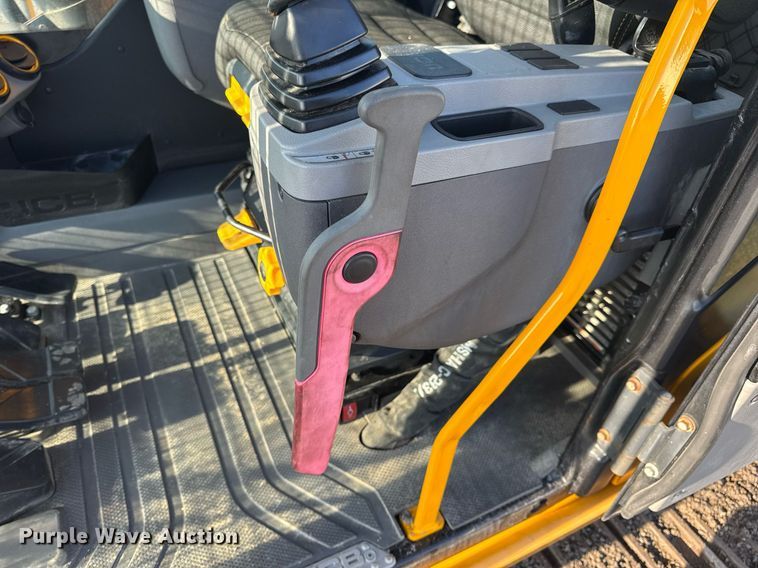 image for item DV4212 2023 JCB 220XLC excavator