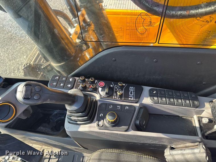 image for item DV4212 2023 JCB 220XLC excavator