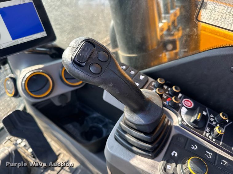 image for item DV4212 2023 JCB 220XLC excavator