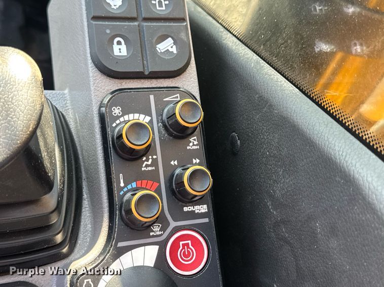 image for item DV4212 2023 JCB 220XLC excavator