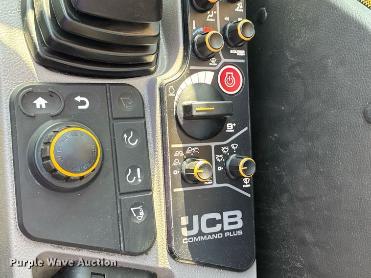 image for item DV4212 2023 JCB 220XLC excavator